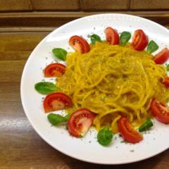 Radish-noodles with persimmon-celery sauce