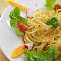 Two kinds of radish - noodles with papaya creme