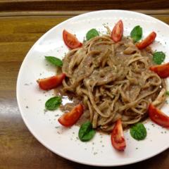Radish noodles with grape - kiwi - sauce