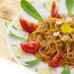 Radish - "pasta" with banana - peppers - creme