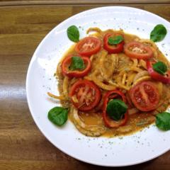 Radish "Udon" noodles with kiwi - date - sauce