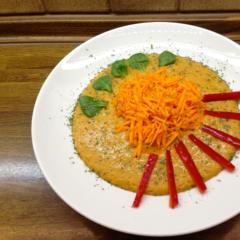Grated carrots with kiwi - orange - peppers - sauce