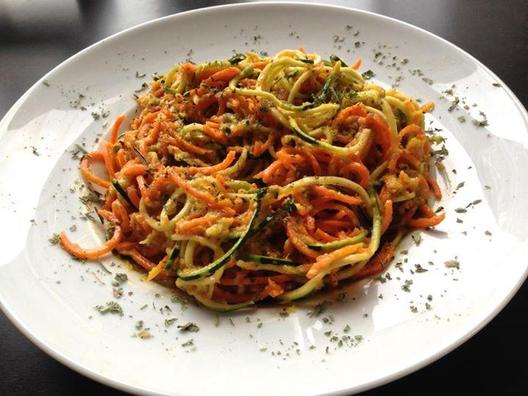 Pumpkin - zucchini "spaghetti" with a delicious yellow pepper, avocado, lemon, fennel, basil sauce