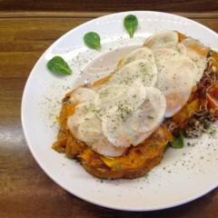 Pumpkin - radish - lasagna with persimmon - peppers - sauce