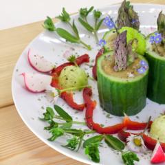 Cucumber towers with asparagus and banana mango cream
