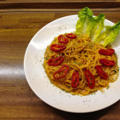 Radish - "pasta" with kiwi - orange - sauce